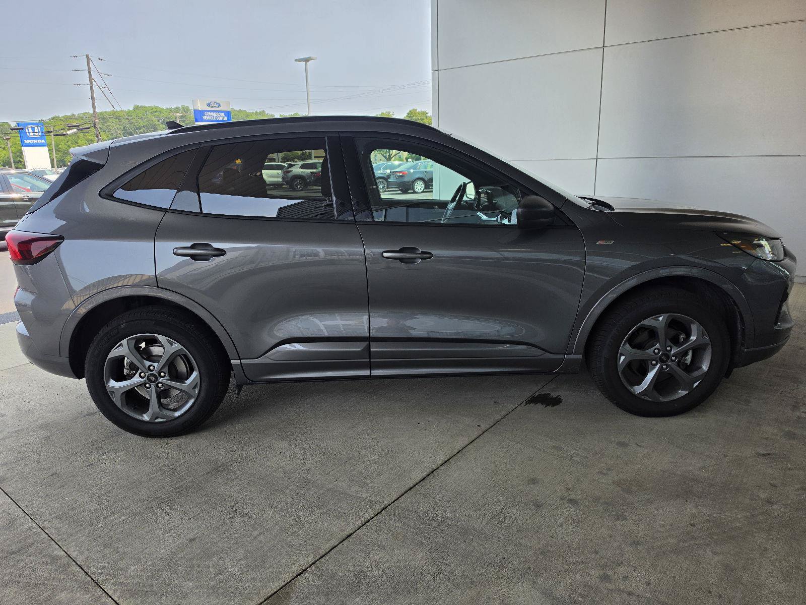 Used 2024 Ford Escape ST-Line w/ Tech Pack #1 AWD/4WD image 7