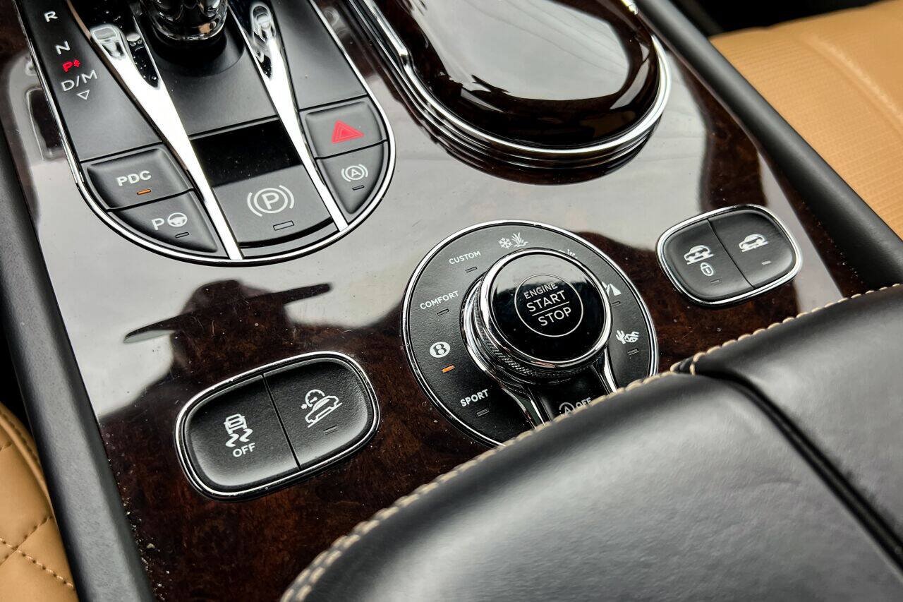 Used 2017 Bentley Bentayga AWD/4WD image 38