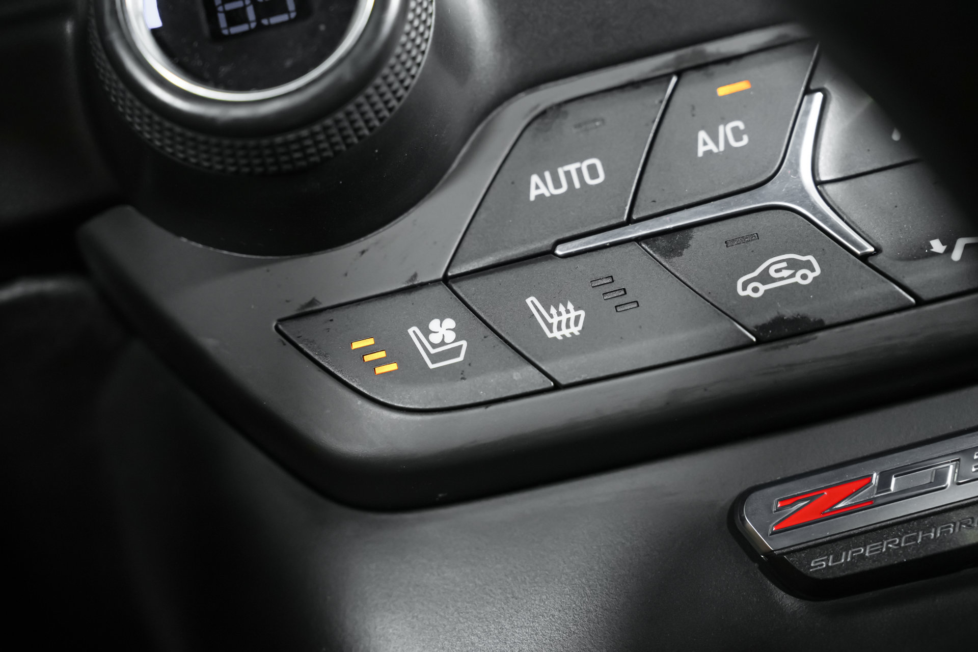 Used 2015 Chevrolet Corvette Z06 w/ 3LZ Preferred Equipment Group RWD image 17