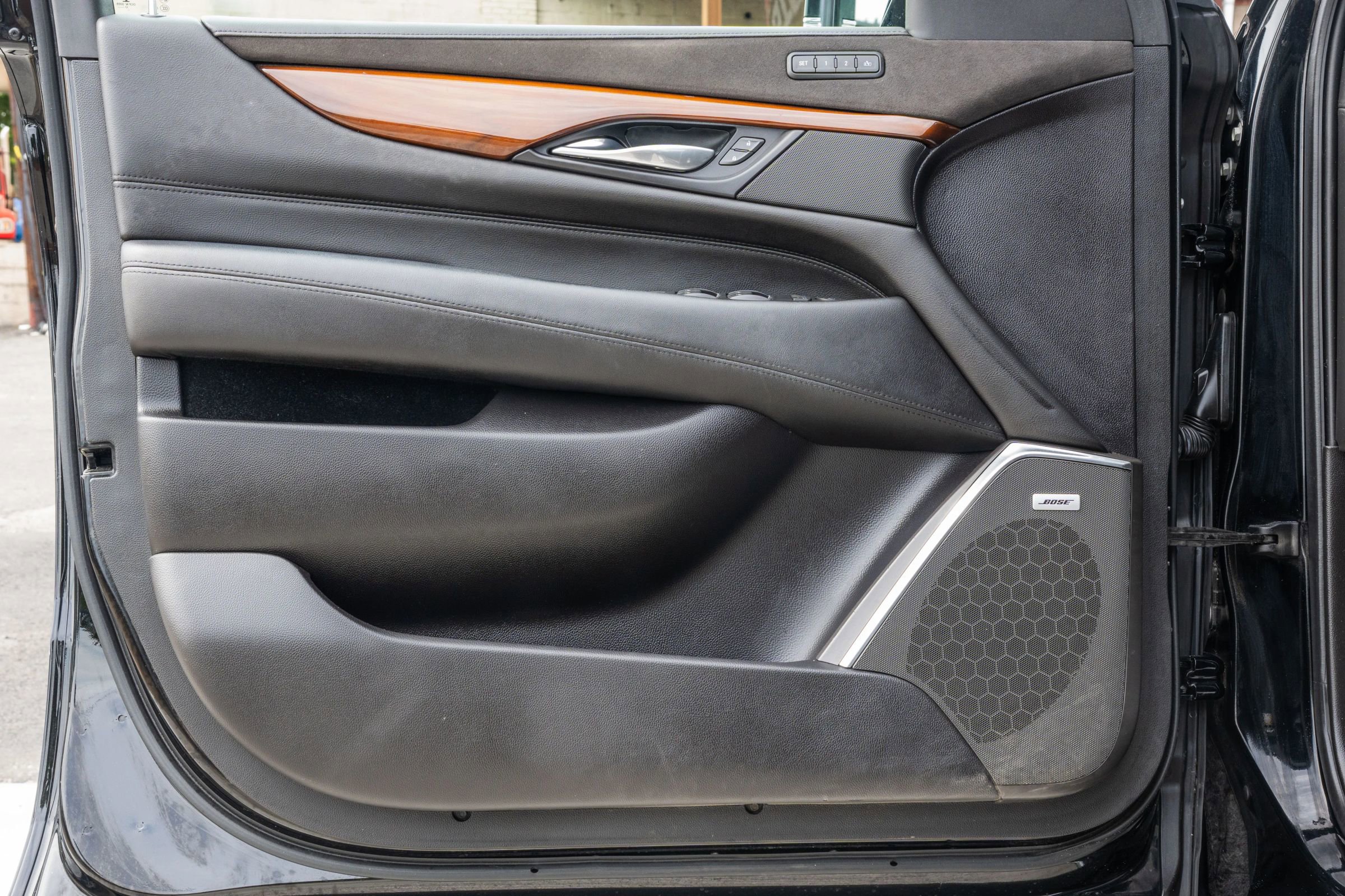 Used 2018 Cadillac Escalade Luxury image 17