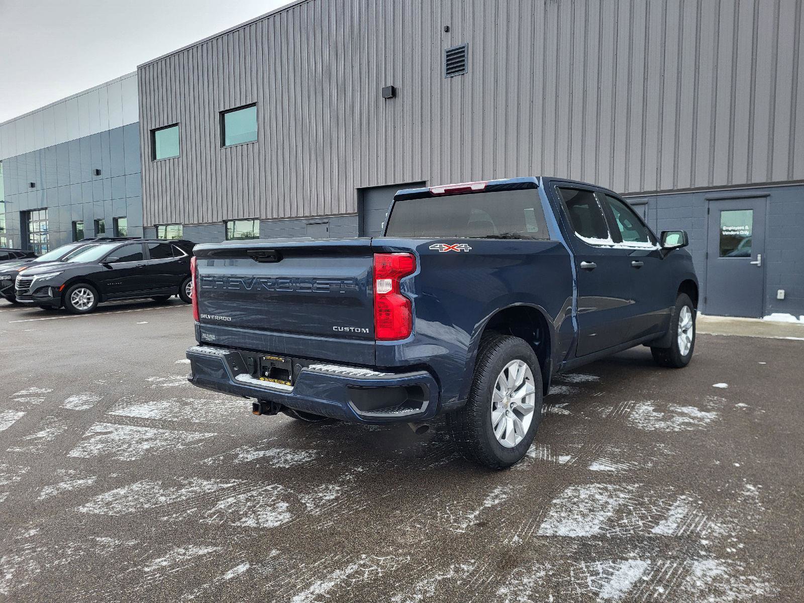 Used 2022 Chevrolet Silverado 1500 Custom image 3