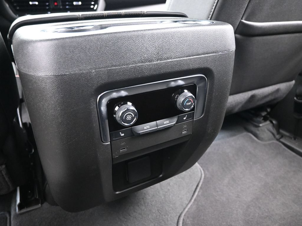 Used 2025 Chevrolet Tahoe High Country AWD/4WD image 24