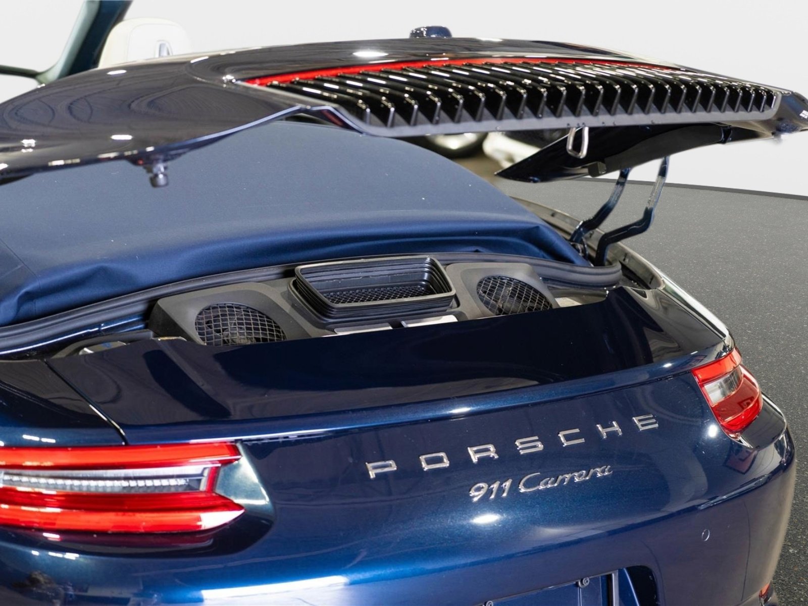 Used 2019 Porsche 911 Carrera image 40