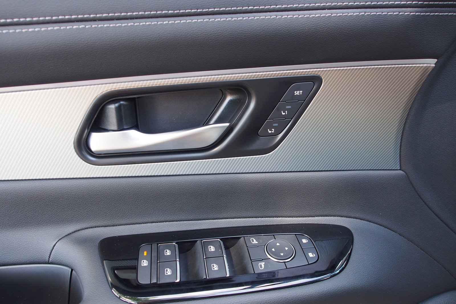 Used 2025 Nissan Murano SL image 17