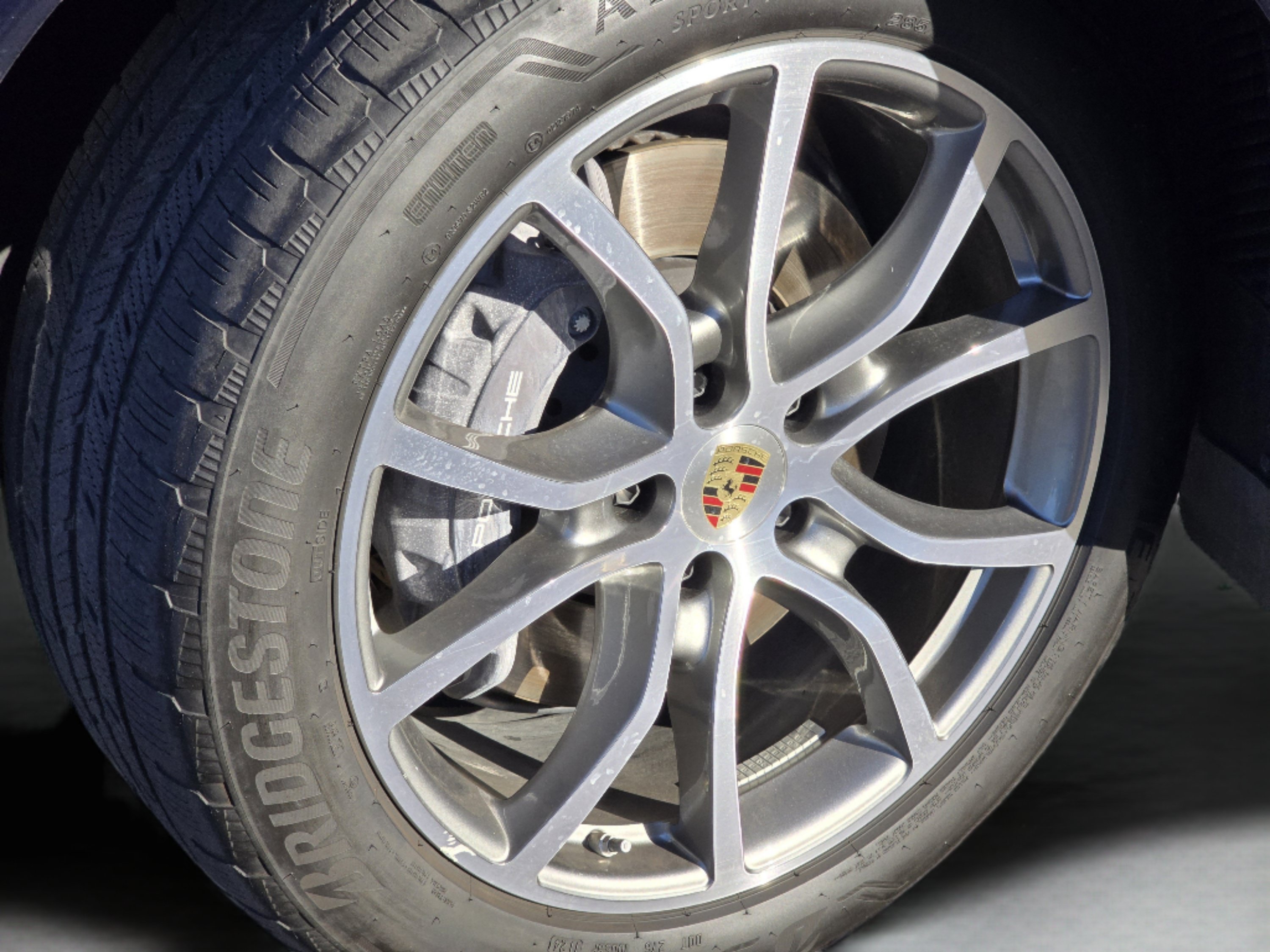 Used 2024 Porsche Cayenne AWD/4WD image 25