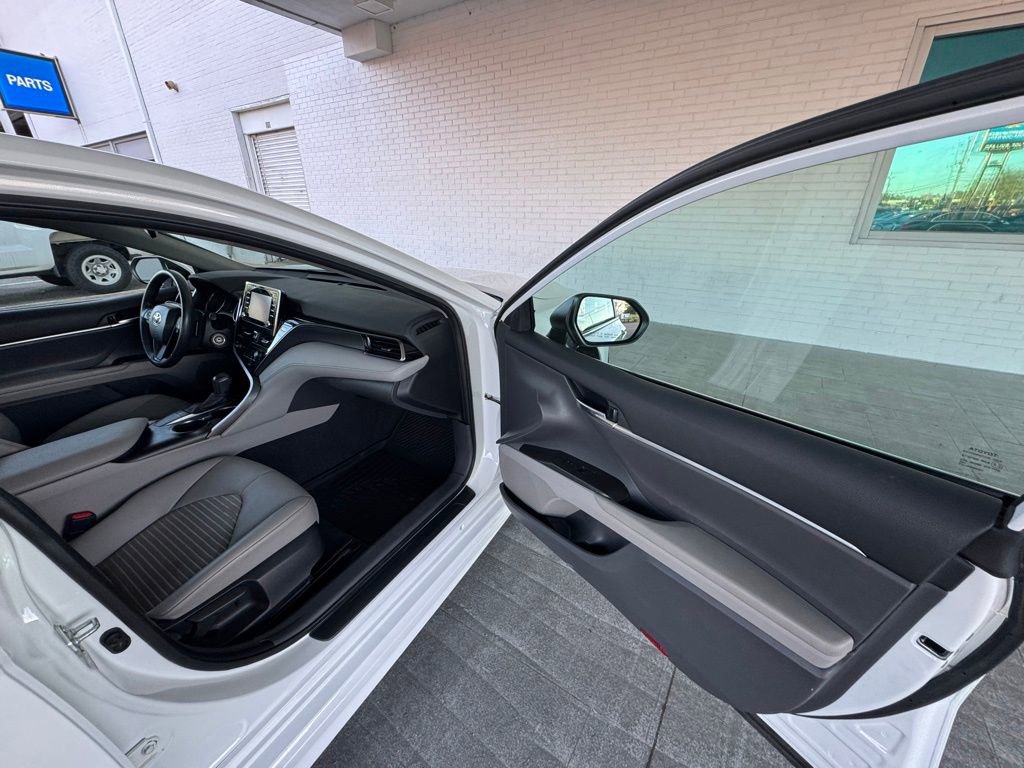 Used 2023 Toyota Camry SE FWD image 14