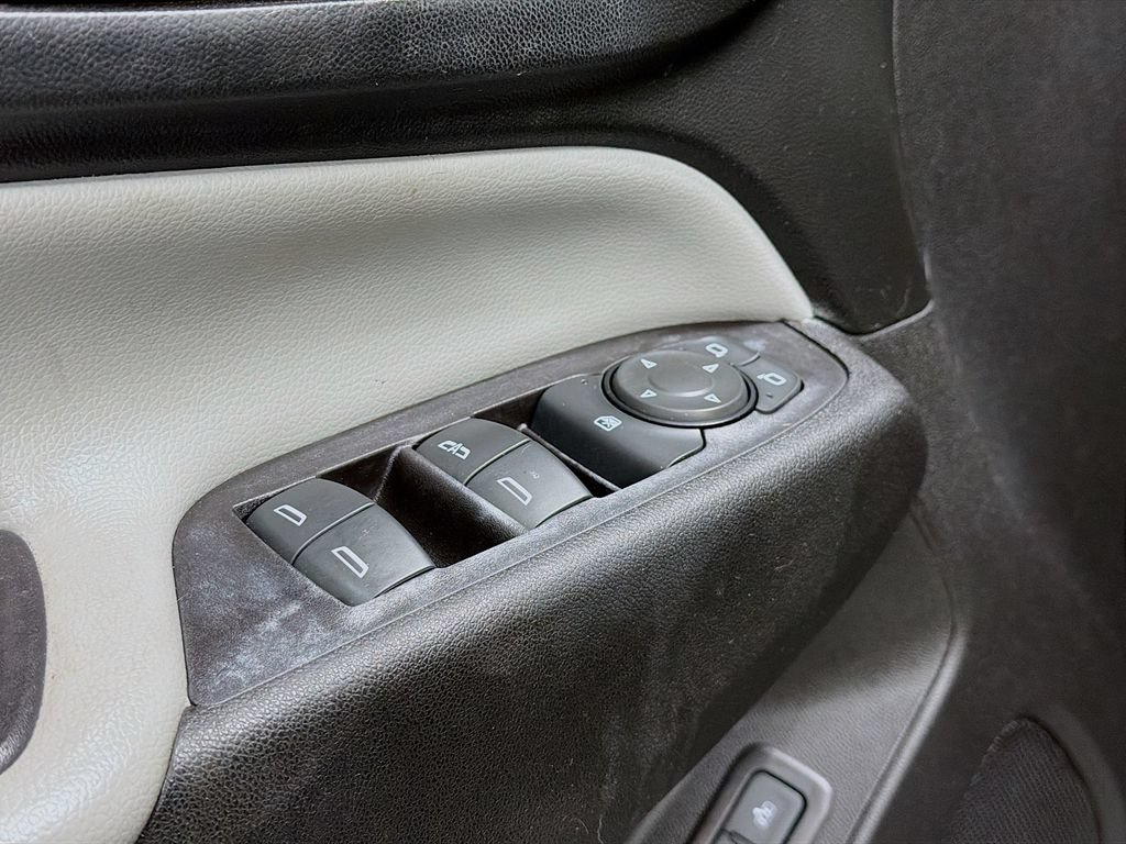 Used 2019 Chevrolet Equinox Premier FWD image 18