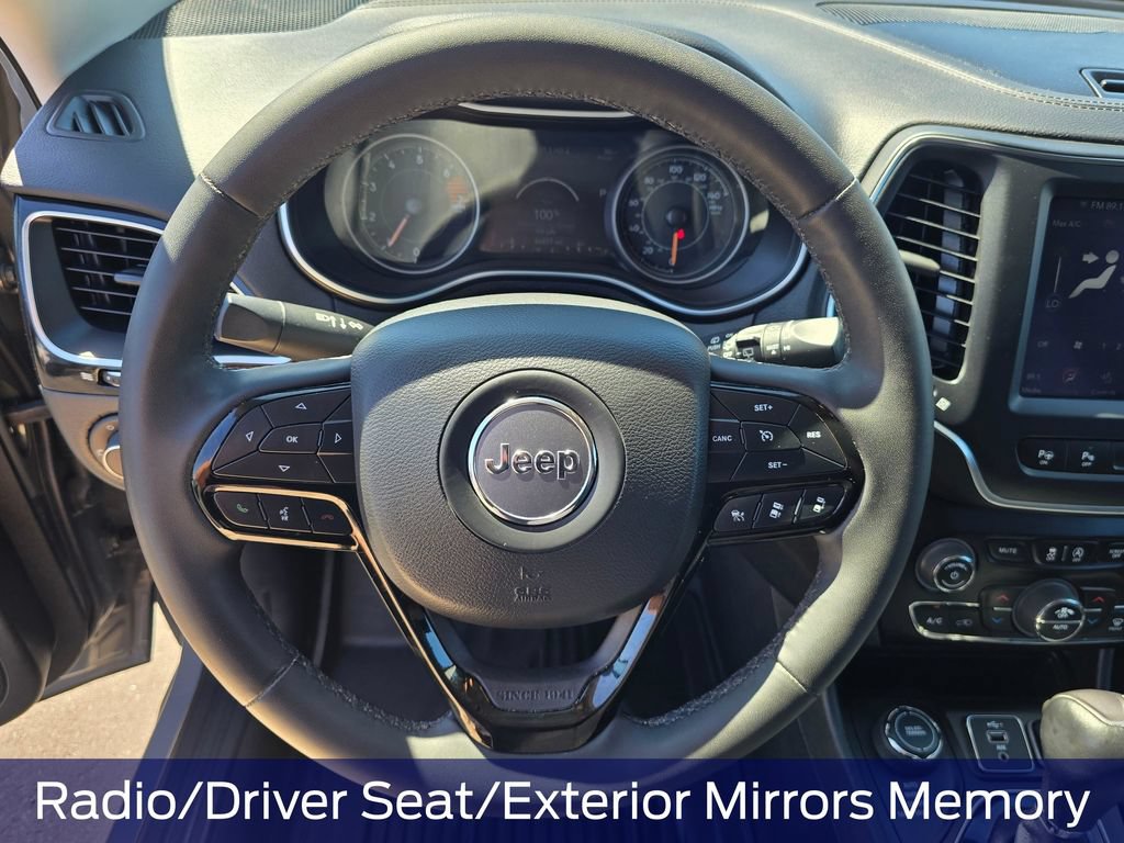 Used 2023 Jeep Cherokee Altitude Lux w/ Elite Group AWD/4WD image 19