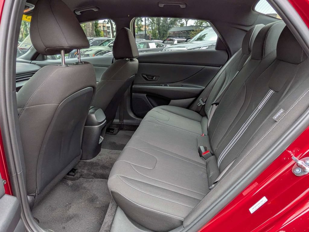 Used 2025 Hyundai Elantra Sport FWD image 13