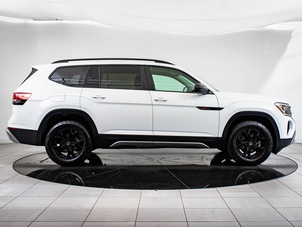 Used 2025 Volkswagen Atlas Peak Edition SE image 11