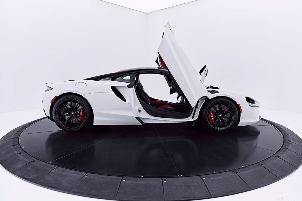Used 2024 McLaren Artura RWD image 25