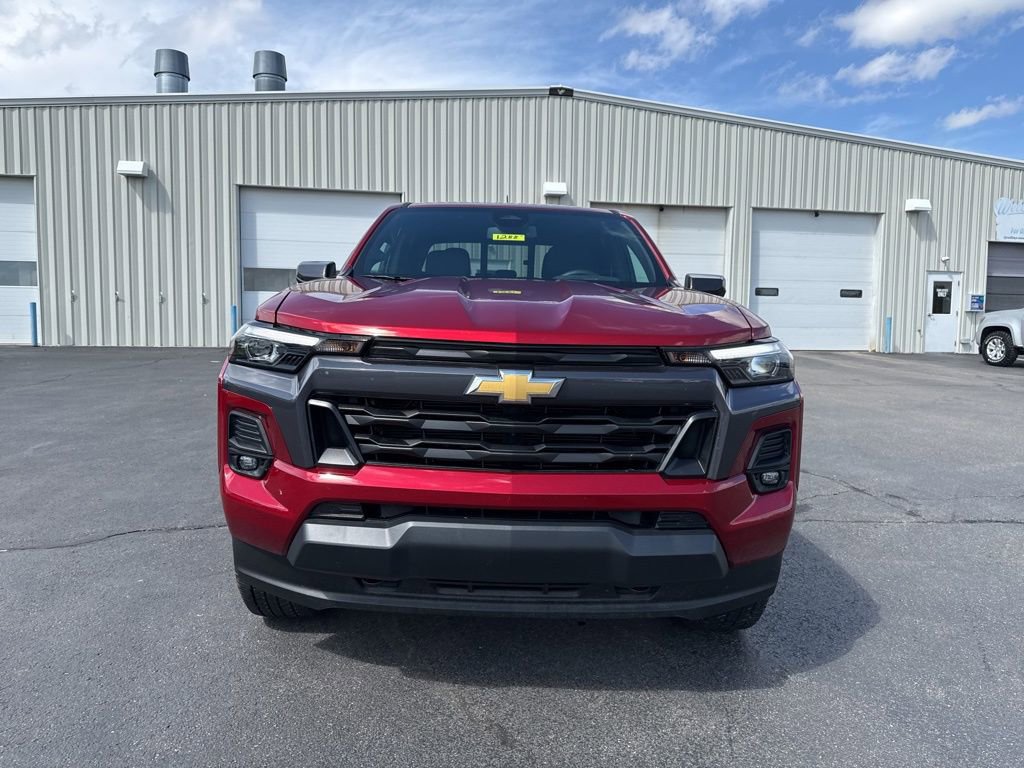 Used 2024 Chevrolet Colorado LT w/ LT Convenience Package III AWD/4WD image 2