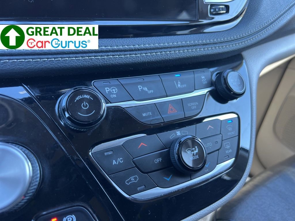 Used 2022 Chrysler Pacifica Touring-L w/ Uconnect Theater Family Group FWD image 10