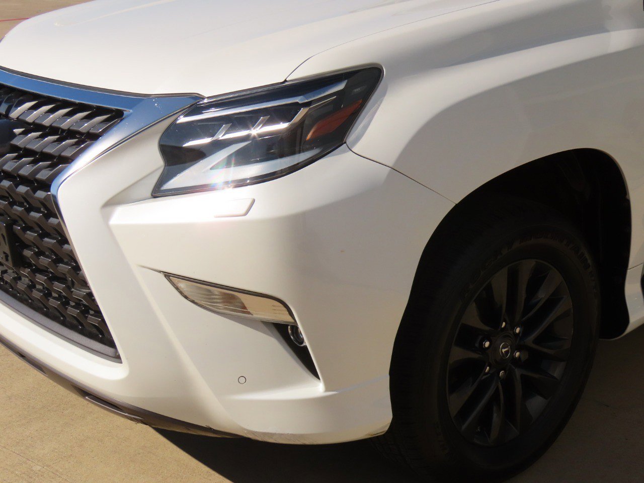 Used 2020 Lexus GX 460 Premium w/ Premium Package image 3