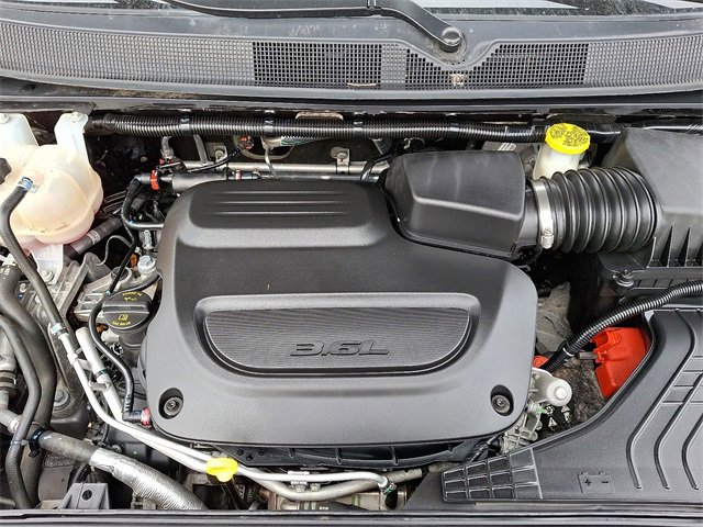 Used 2023 Chrysler Pacifica Touring-L image 28