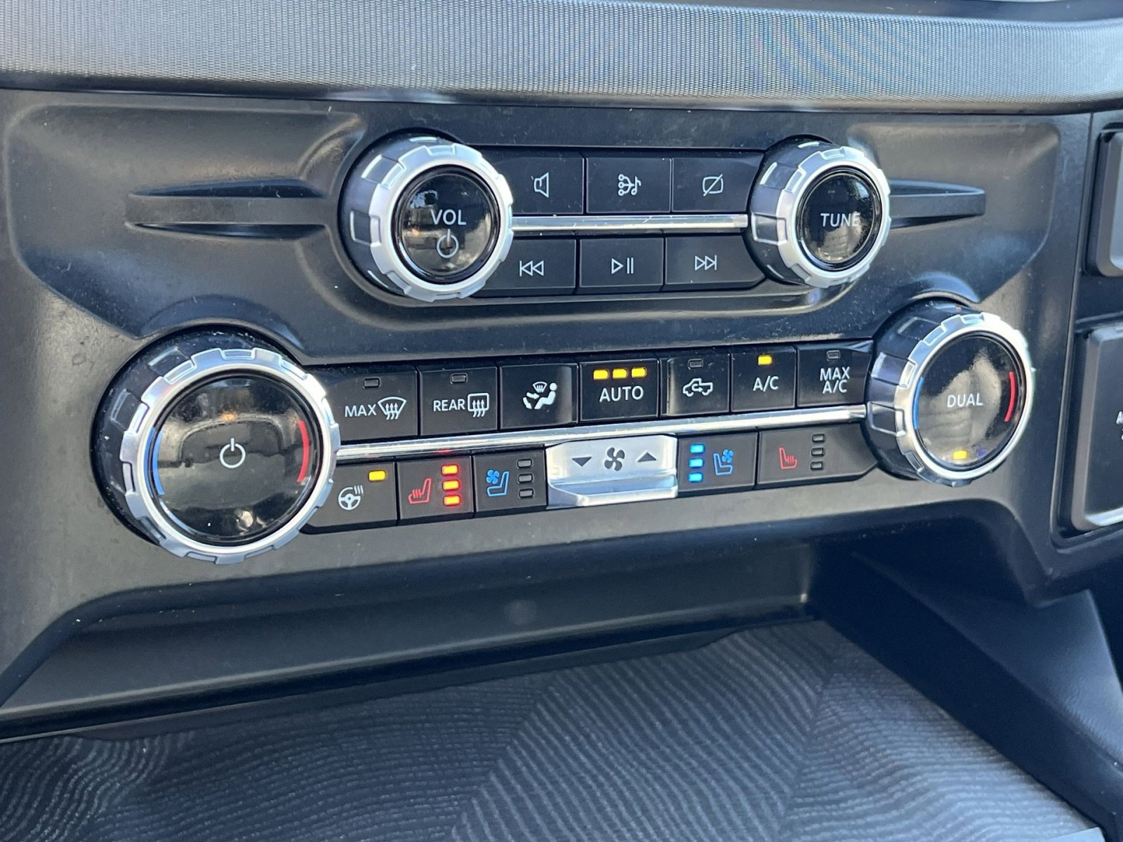 Used 2024 Ford F450 Platinum w/ FX4 Off-Road Package AWD/4WD image 21