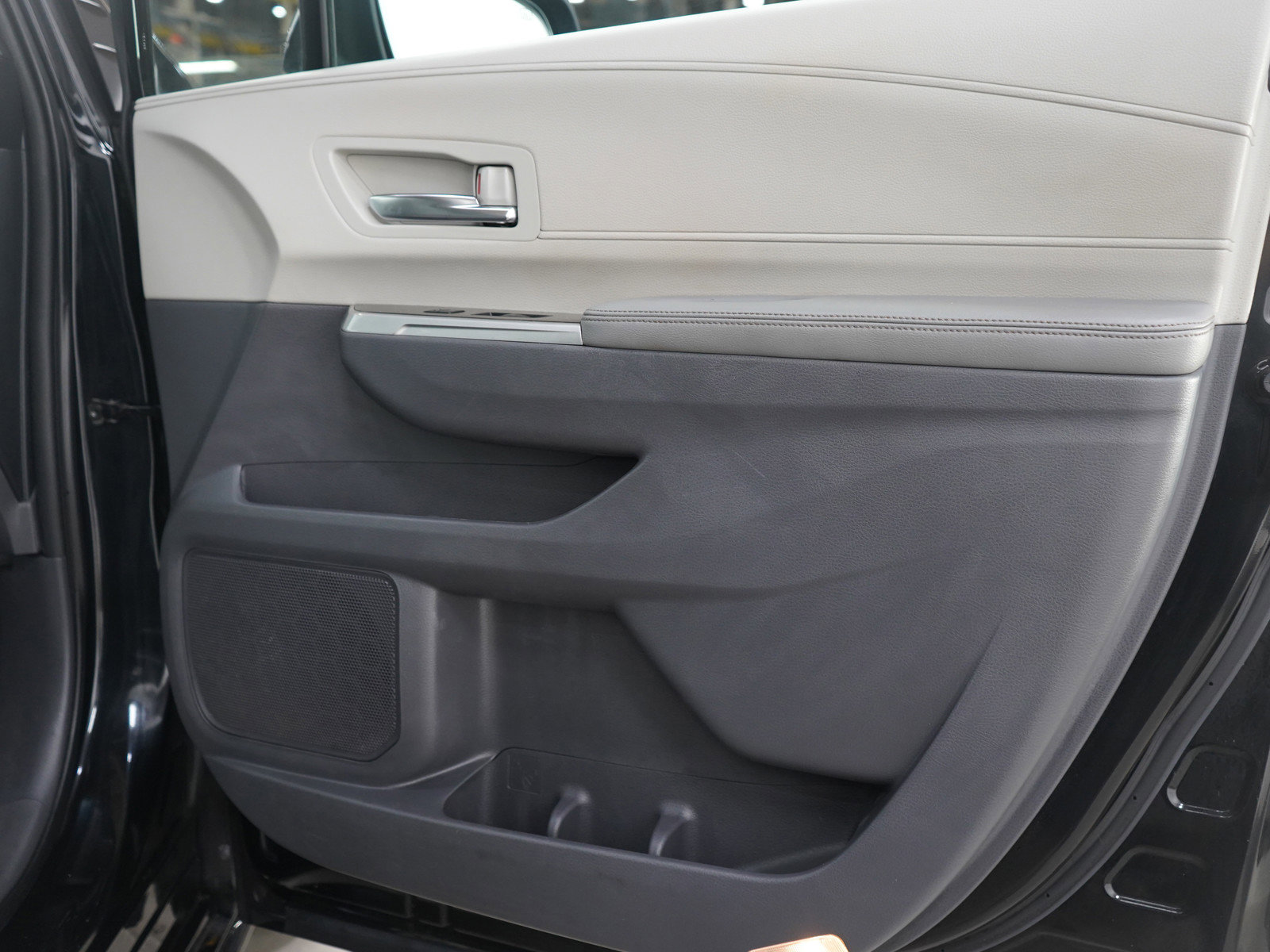 Used 2021 Toyota Sienna Limited image 9