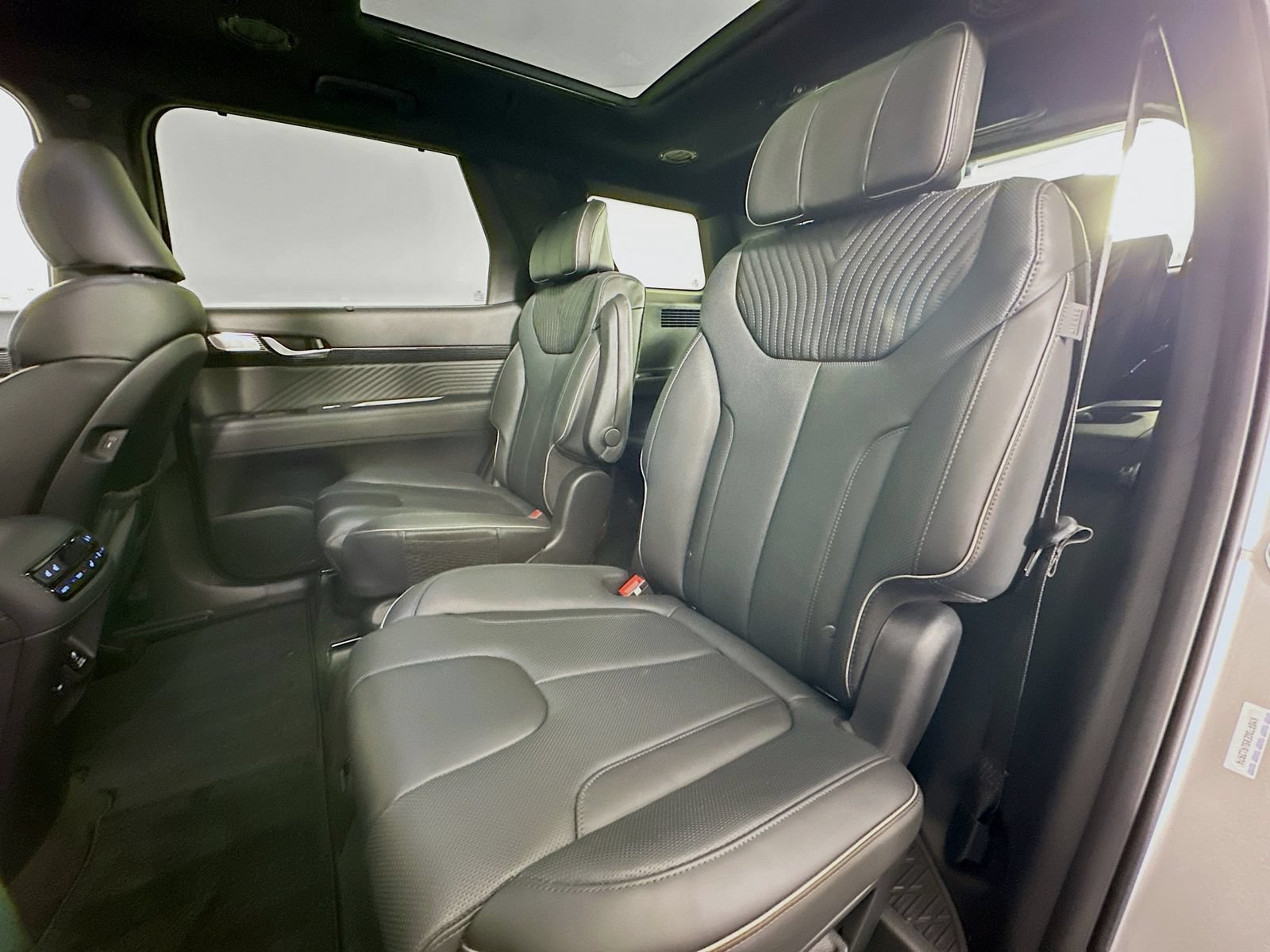 Used 2025 Hyundai Palisade Calligraphy AWD/4WD image 26