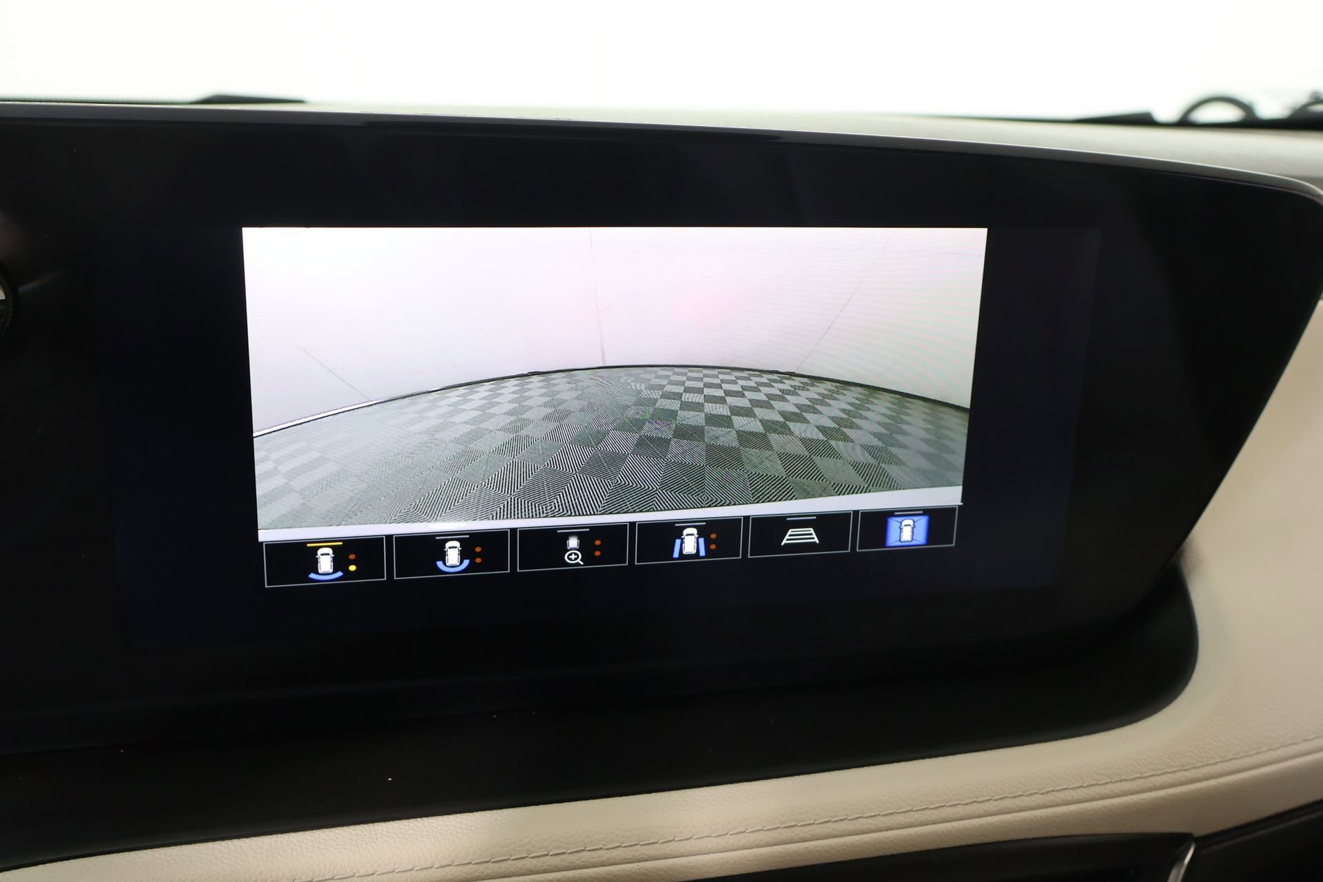 Used 2025 Buick Encore GX Avenir w/ Avenir Technology Package AWD/4WD image 6