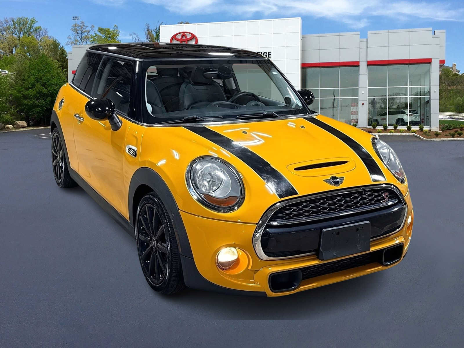 Used 2018 MINI Cooper S FWD image 1