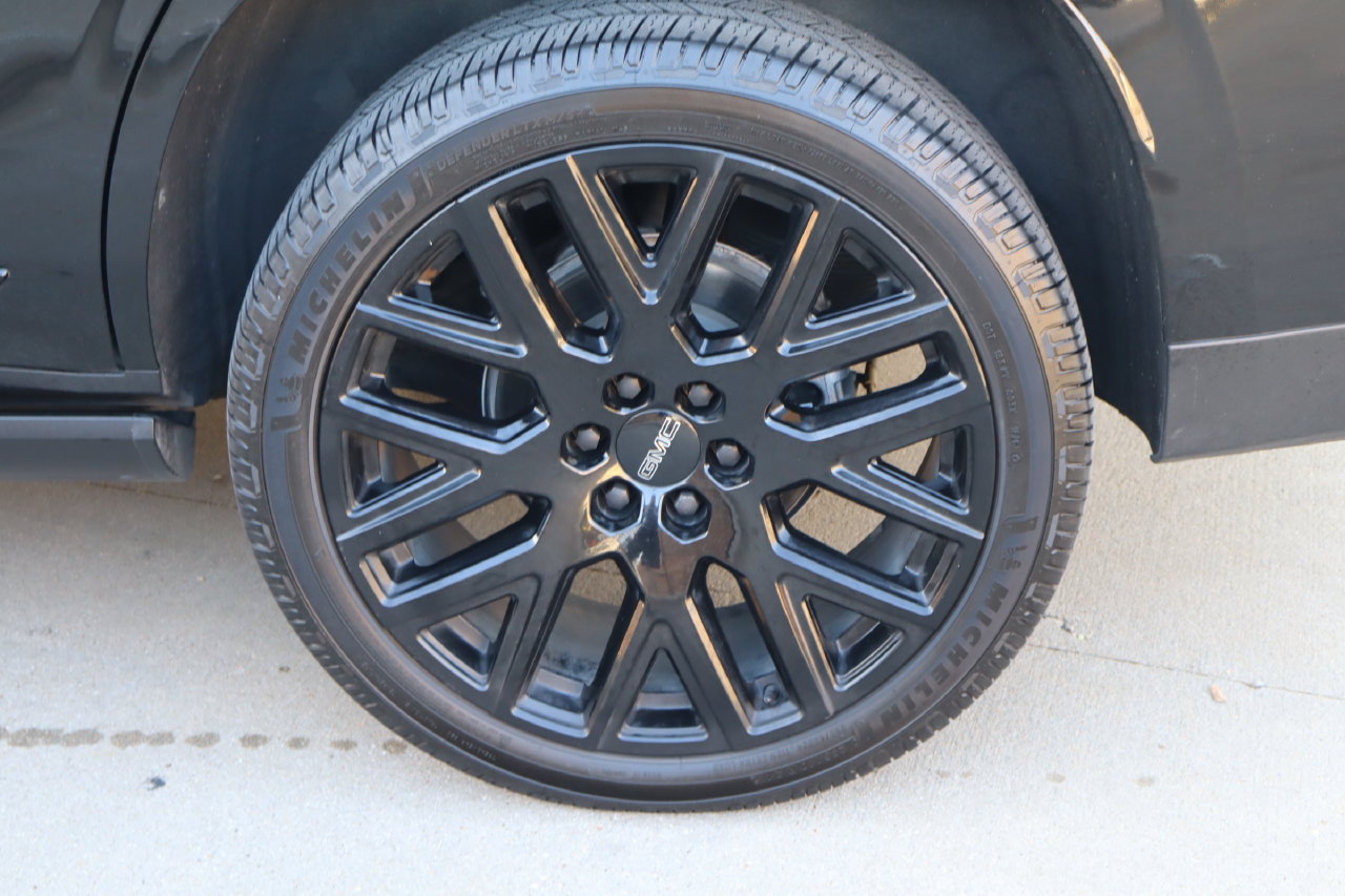 Used 2025 GMC Yukon Denali Ultimate AWD/4WD image 34
