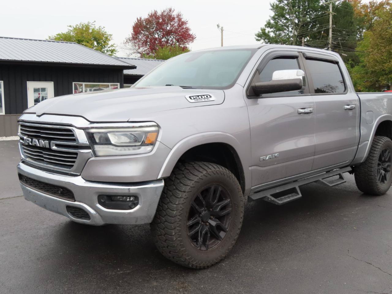 Used 2019 RAM 1500 Laramie AWD/4WD image 10