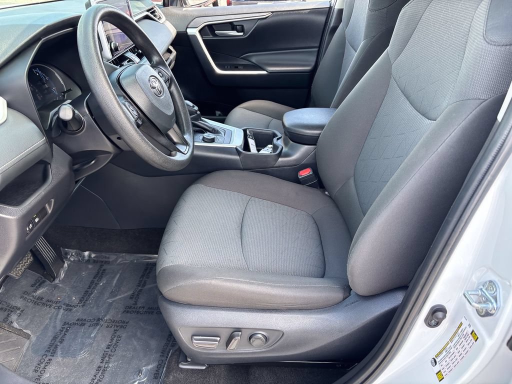 Used 2025 Toyota RAV4 XLE AWD/4WD image 17