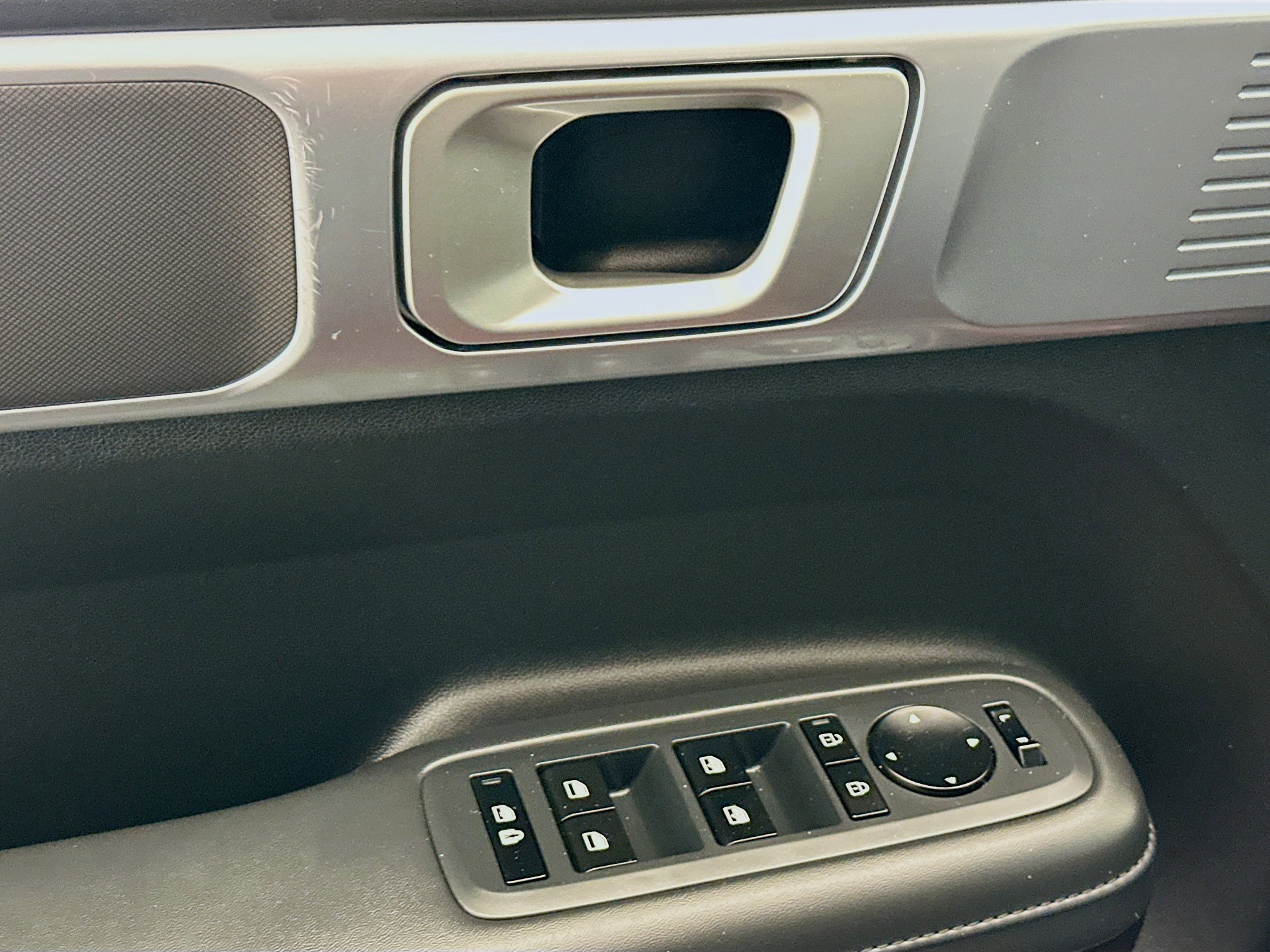 Used 2025 Hyundai Santa Fe SEL image 15