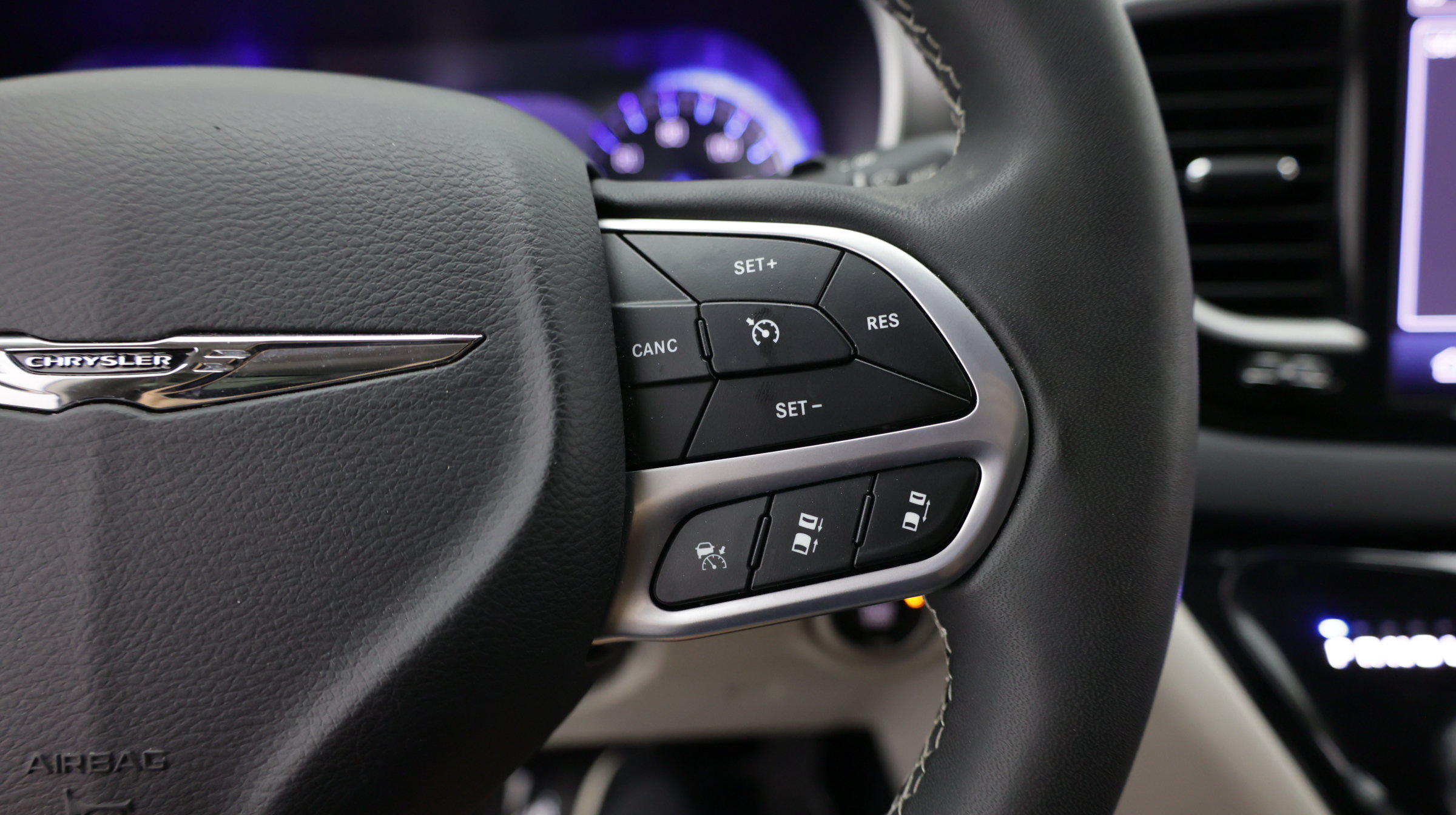 Used 2023 Chrysler Pacifica Touring-L FWD image 22