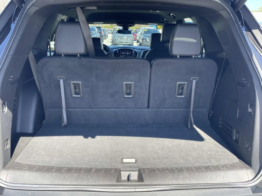 Used 2023 Chevrolet Traverse LT image 11
