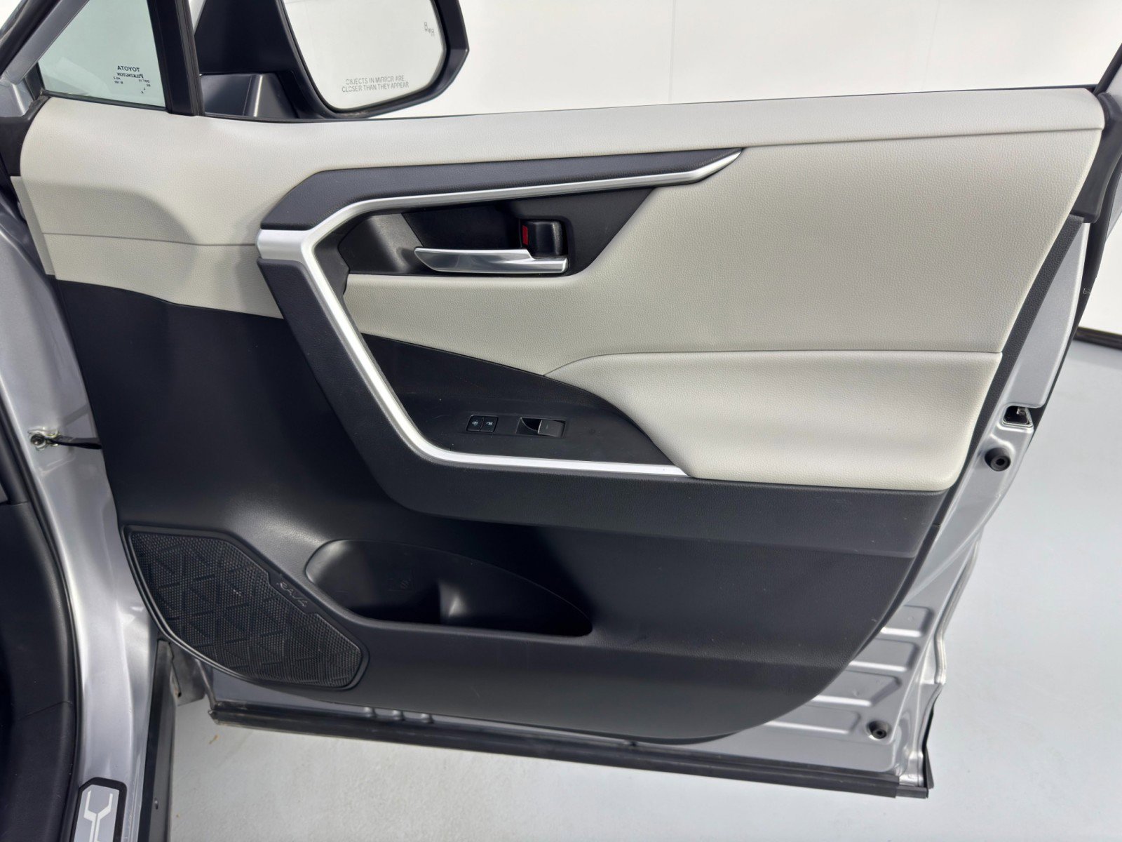 Used 2022 Toyota RAV4 XLE Premium image 41