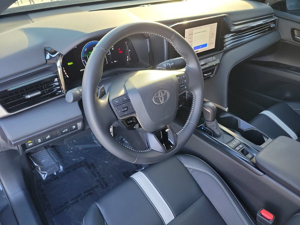 Used 2025 Toyota Camry SE w/ Convenience Package FWD image 15