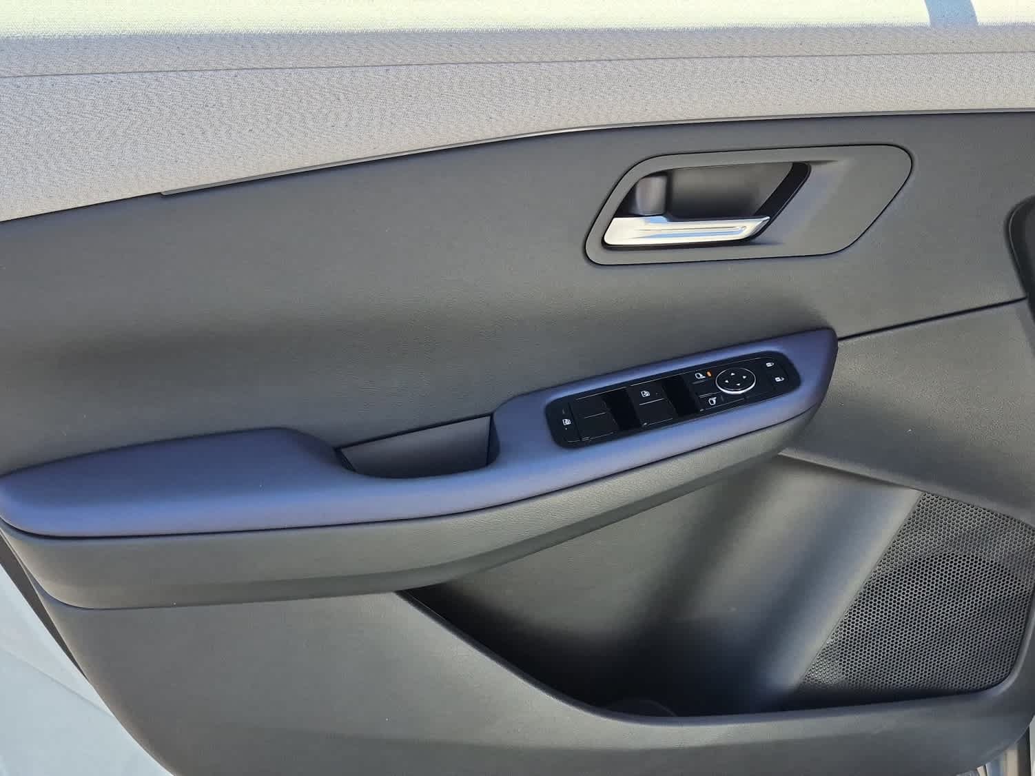New 2026 Nissan Leaf SV+ w/ Floor Mat Package (SV+) FWD image 9