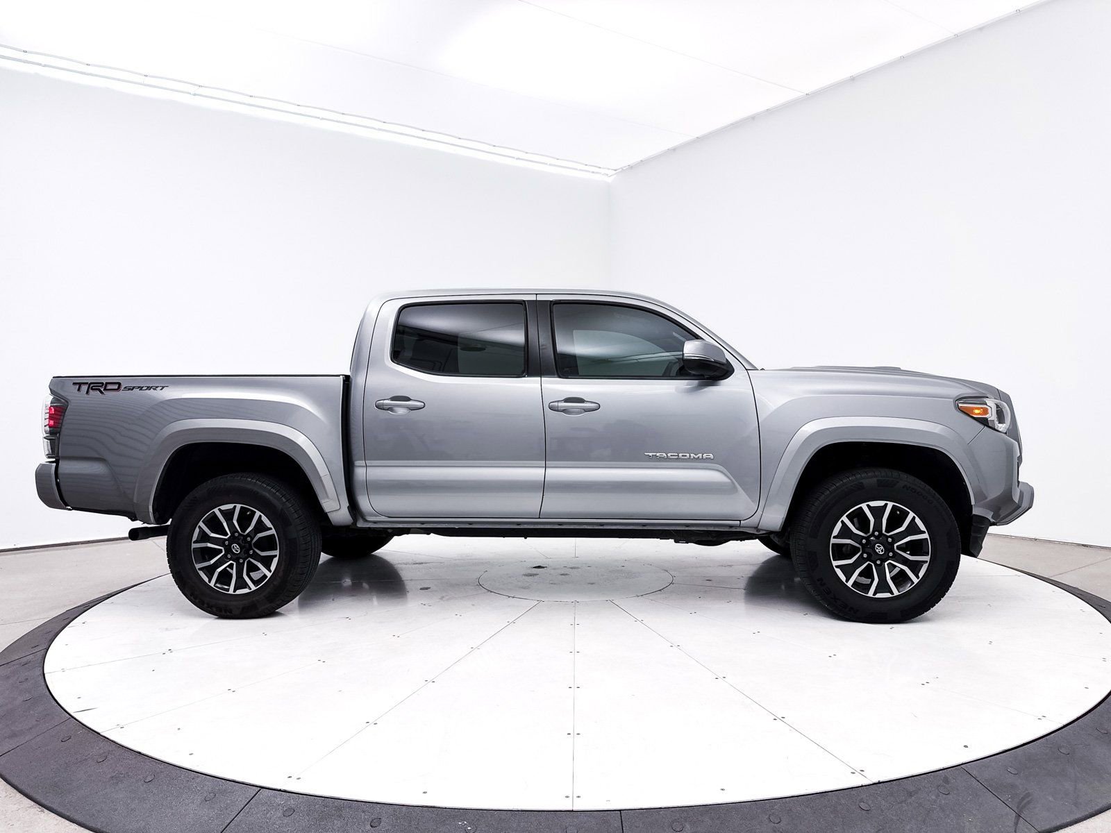 Used 2020 Toyota Tacoma TRD Sport image 33