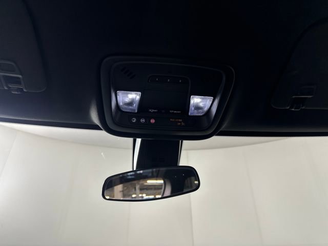 Used 2023 Chevrolet Traverse LT image 24