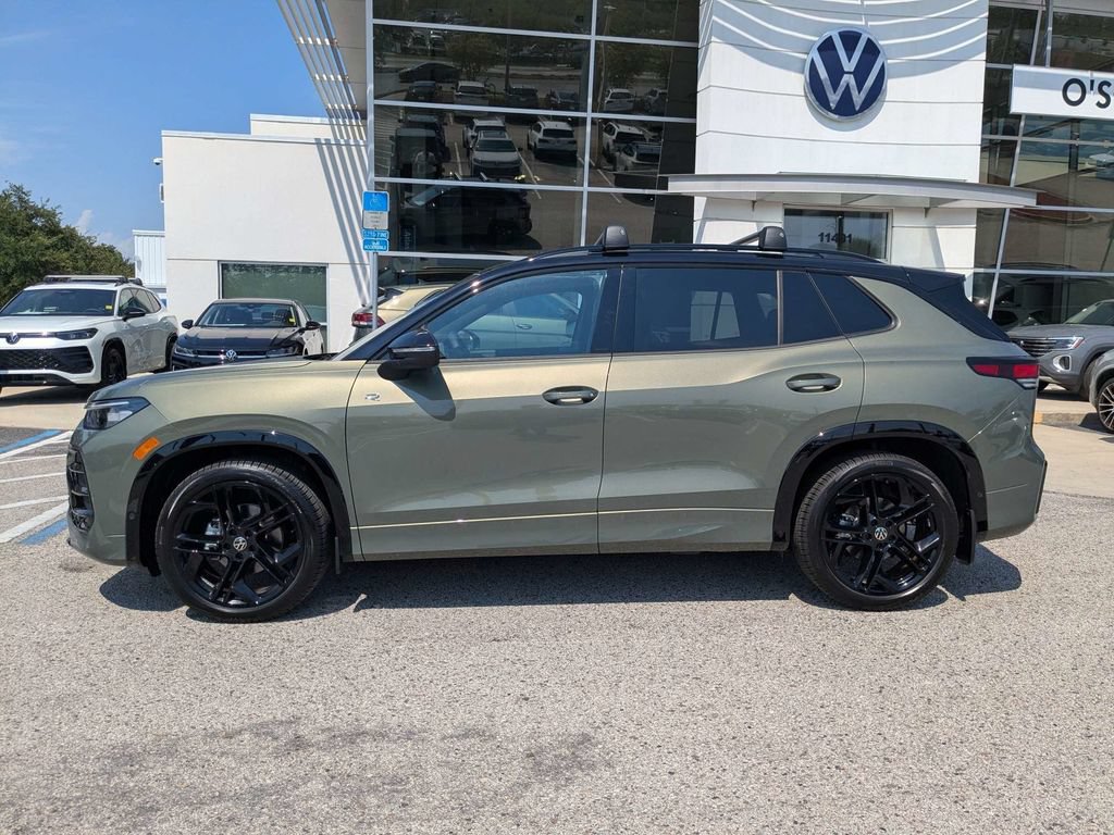 New 2026 Volkswagen Tiguan SE R-Line FWD image 3