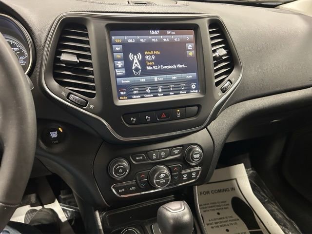 Used 2023 Jeep Cherokee Altitude Lux AWD/4WD image 16