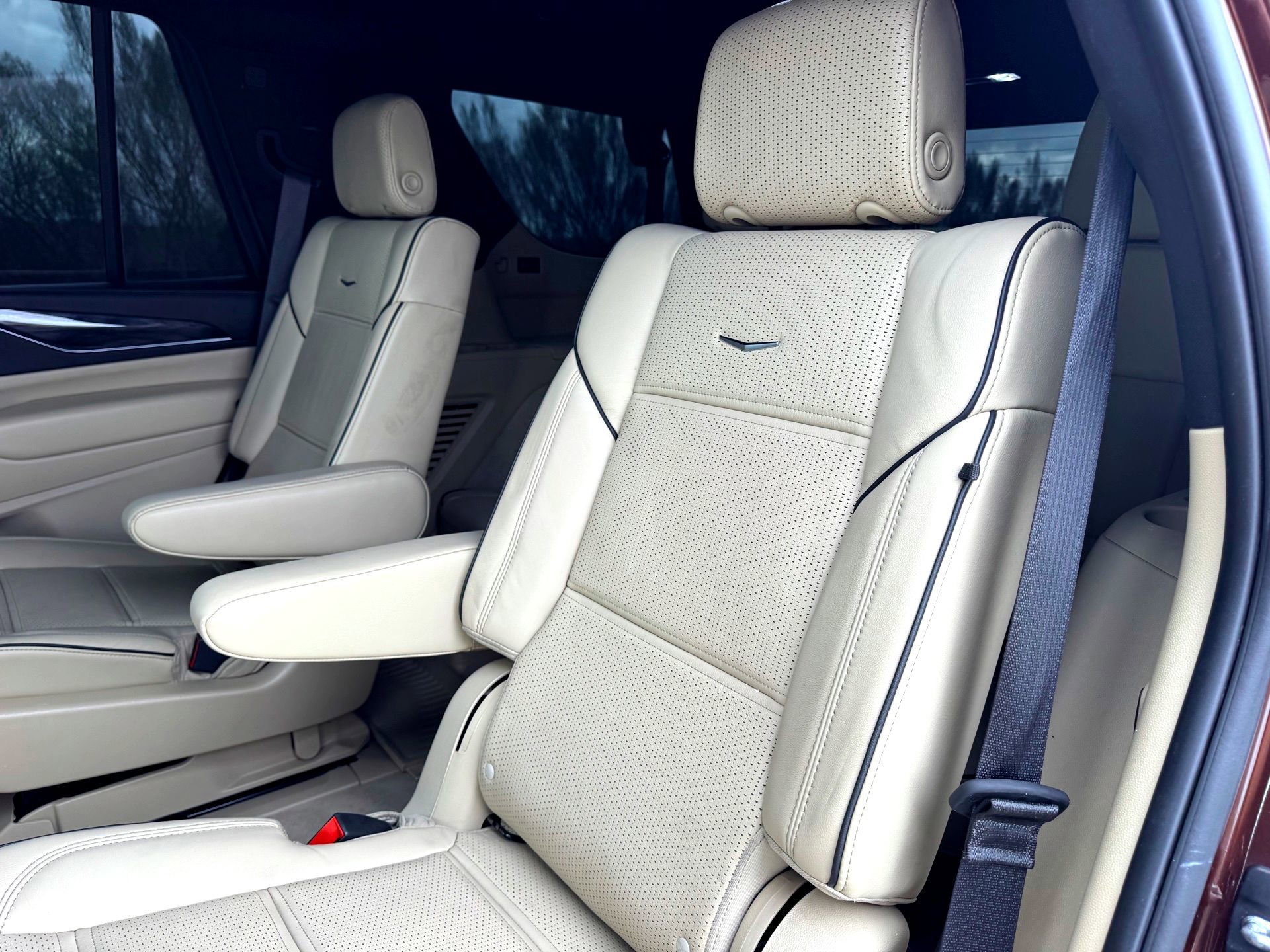 Used 2023 Cadillac Escalade Premium Luxury image 21