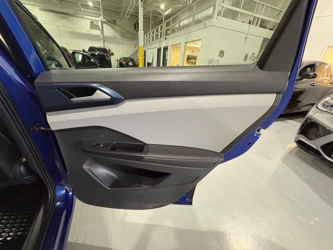 Used 2024 Volkswagen Taos SE w/ Panoramic Sunroof Package FWD image 42