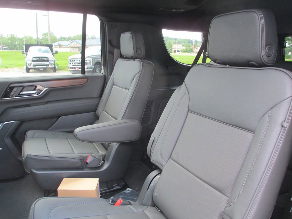 New 2026 GMC Yukon XL Denali w/ Denali Reserve Package AWD/4WD image 13
