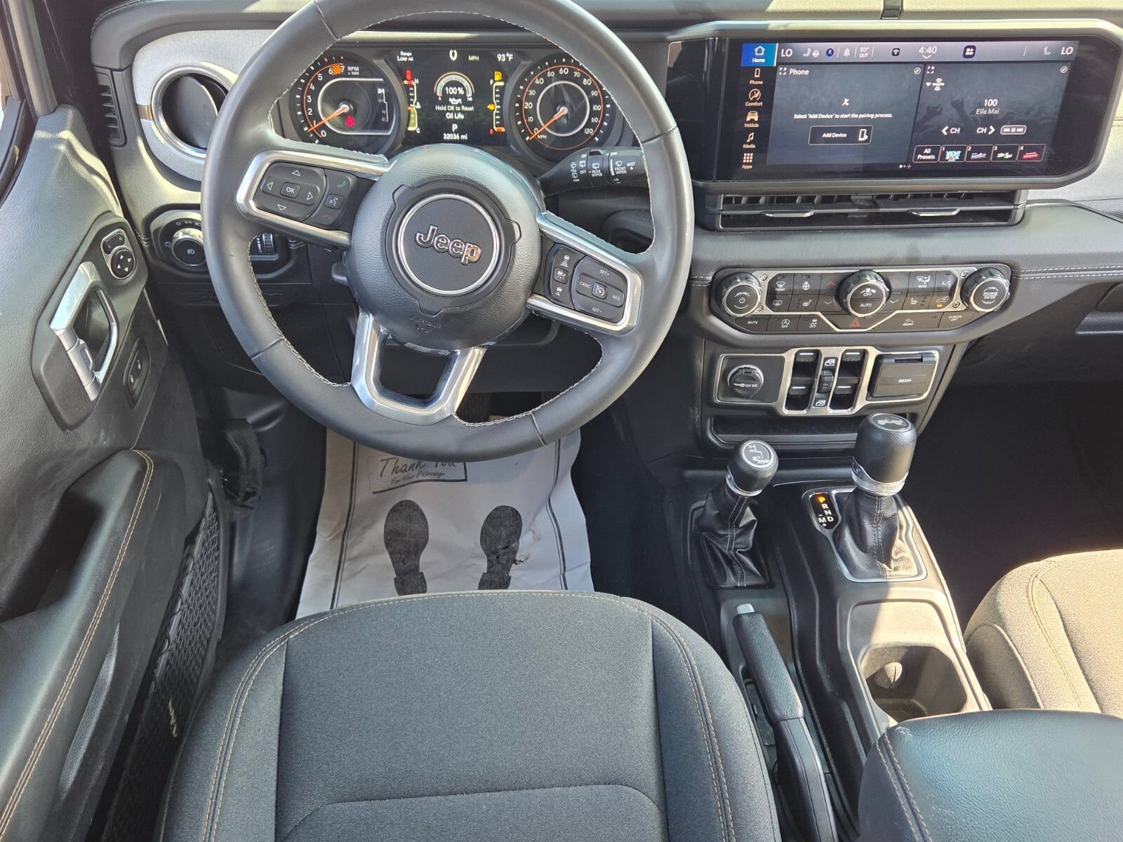 Used 2025 Jeep Wrangler Unlimited Sahara AWD/4WD image 7