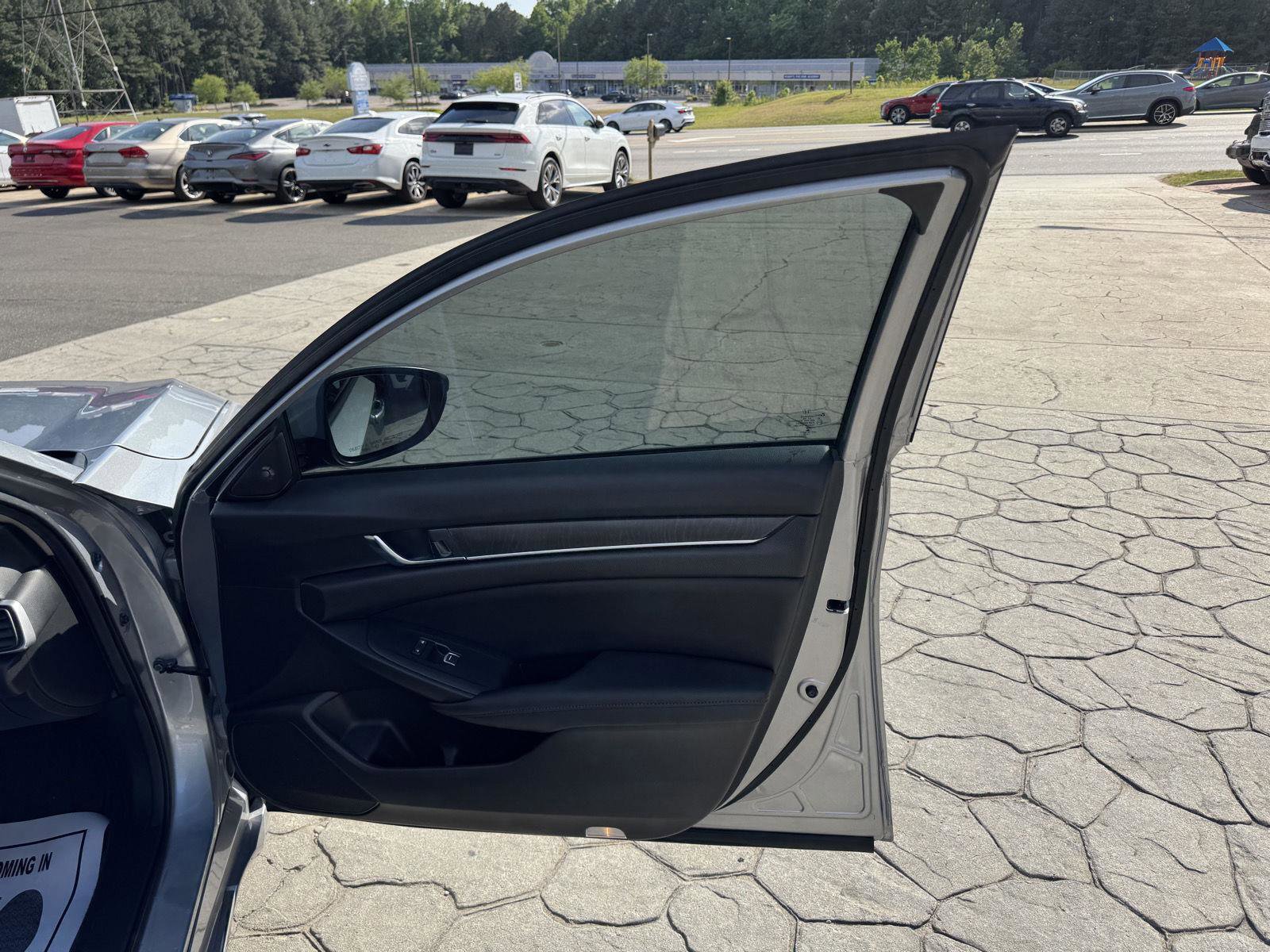 Used 2020 Honda Accord Touring image 18