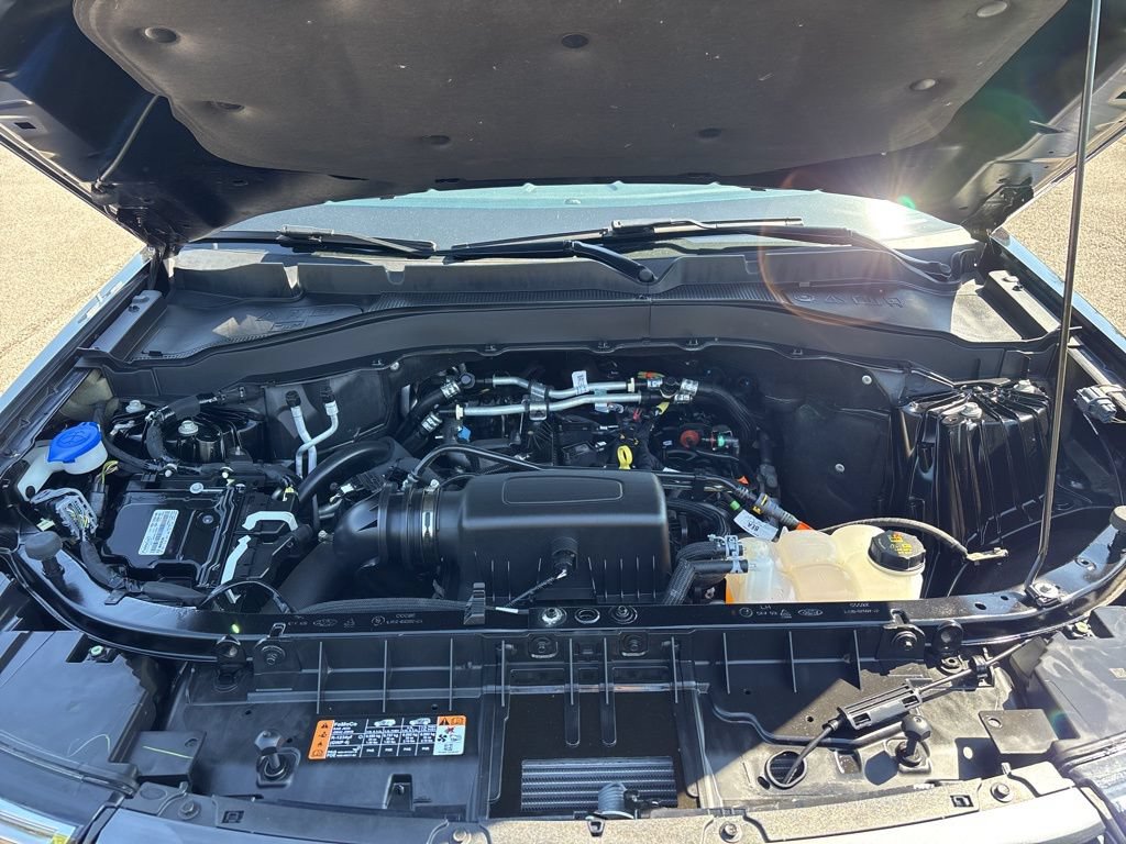 Used 2023 Ford Explorer XLT w/ Equipment Group 202A AWD/4WD image 12