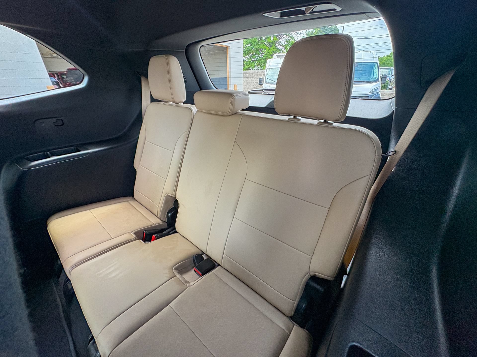 Used 2025 Buick Enclave Preferred w/ Power Package FWD image 27