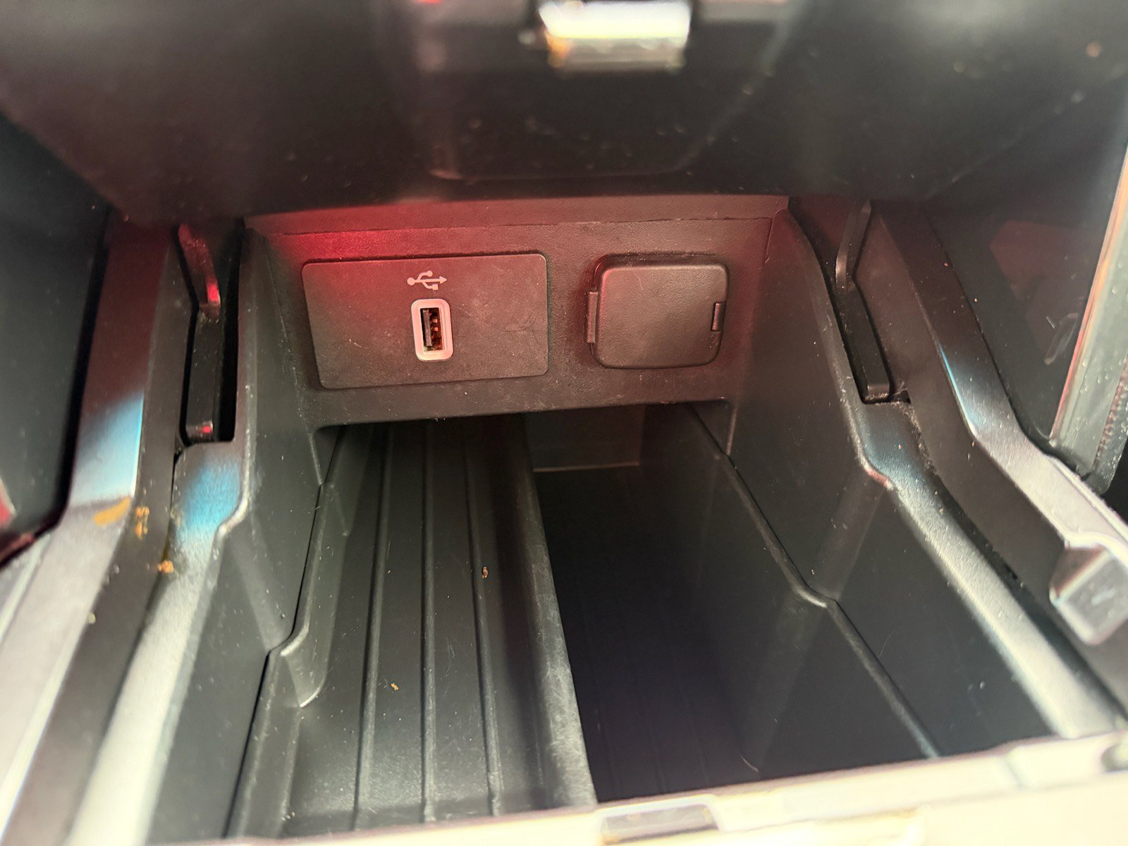 Used 2017 Ford Explorer XLT w/ Equipment Group 202A FWD image 25