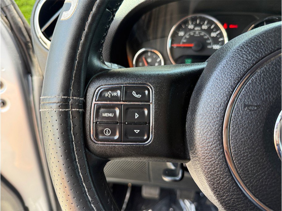 Used 2015 Jeep Wrangler Unlimited Rubicon w/ Connectivity Group AWD/4WD image 26