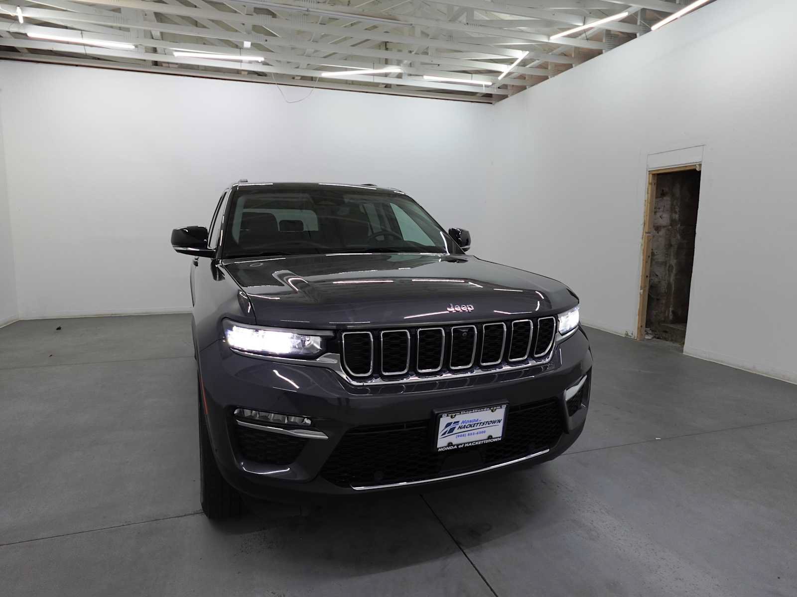 Used 2023 Jeep Grand Cherokee 4WD 4xe w/ Luxury Tech Group II image 3