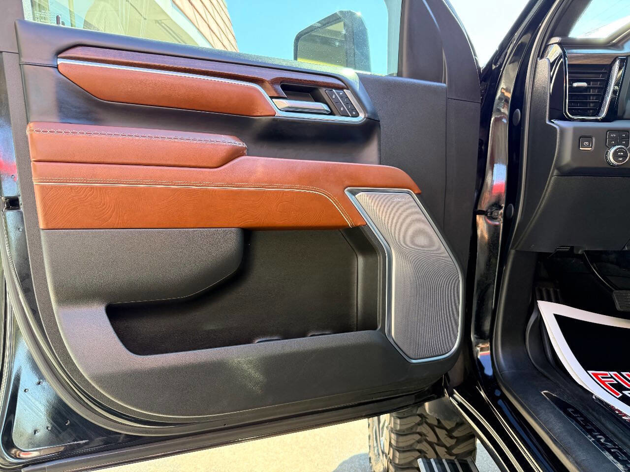 Used 2024 GMC Sierra 2500 Denali Ultimate w/ Max Trailering Package image 19