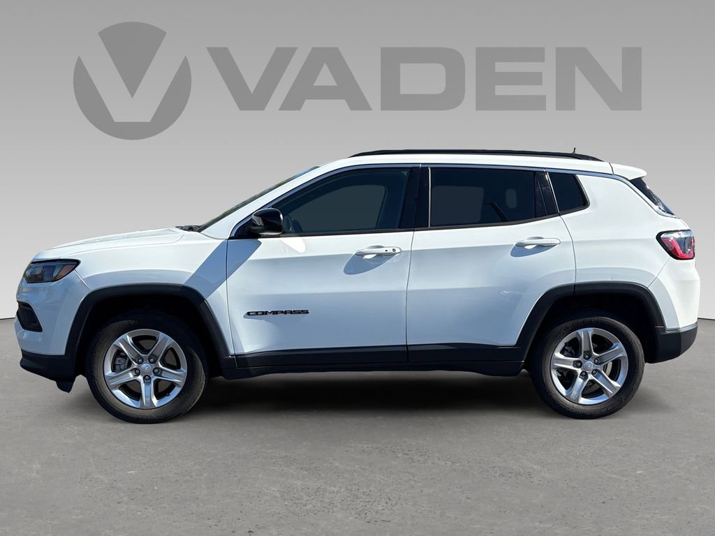 Used 2024 Jeep Compass Latitude AWD/4WD image 4