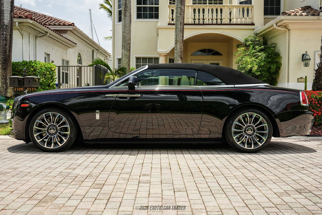 Used 2019 Rolls-Royce Dawn RWD image 21